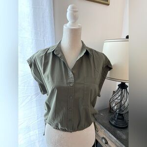 Abercrombie & Fitch green cropped blouse